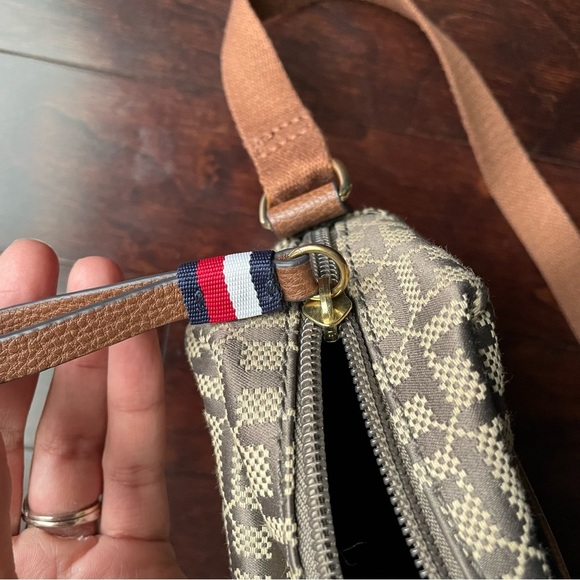 Tommy Hilfiger Crossbody Purse Brown Tan - Picture 6 of 9